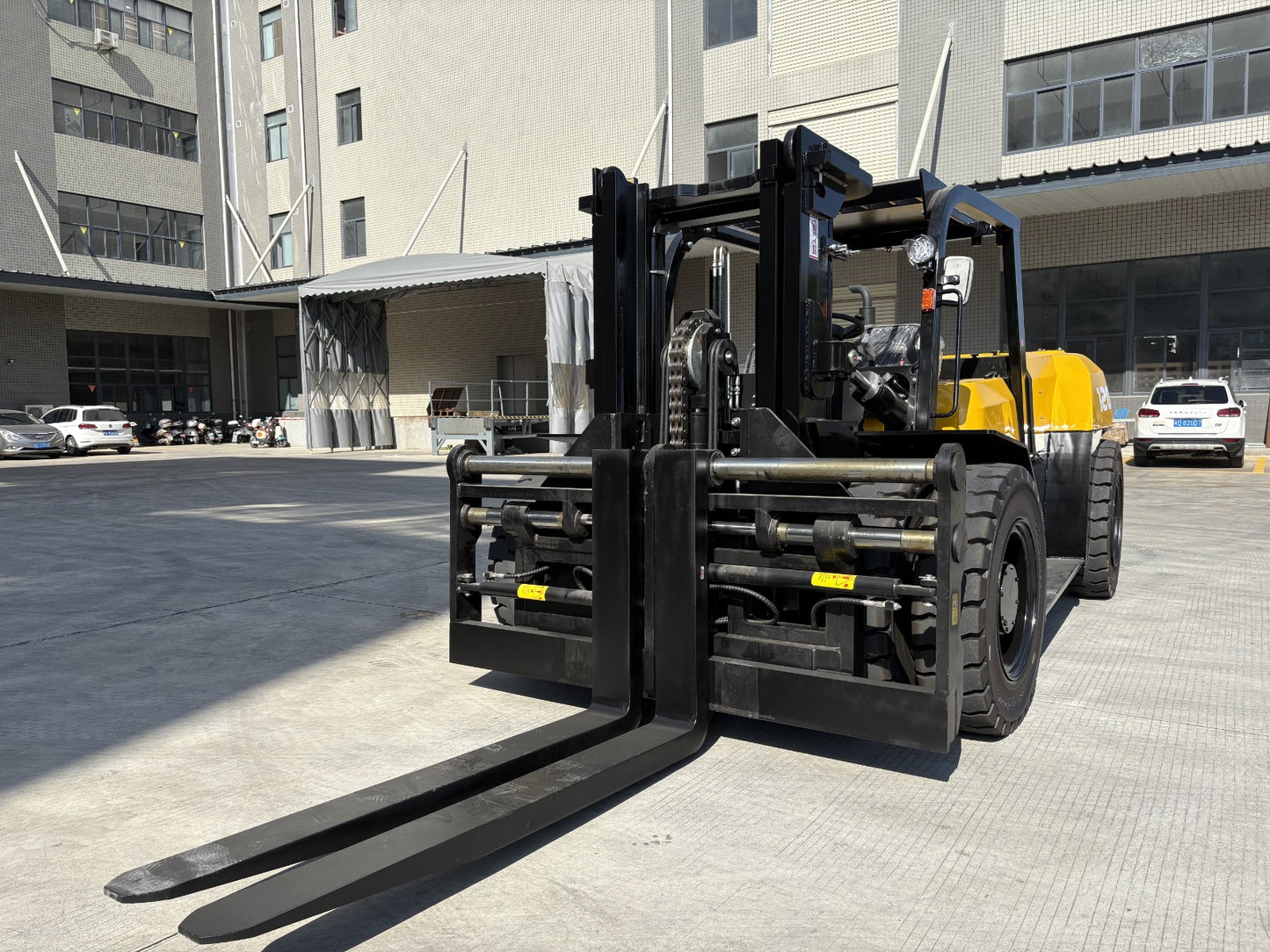 12ΤΟΝΝΟ  ISUZU ΚΙΝΗΤΗΡΑ ,(ΔΟΥΛΕΥΕΙ ΚΑΙ ΜΕΣΑ ΣΤΟ ΚΟΝΤΕΙΝΕΡ)