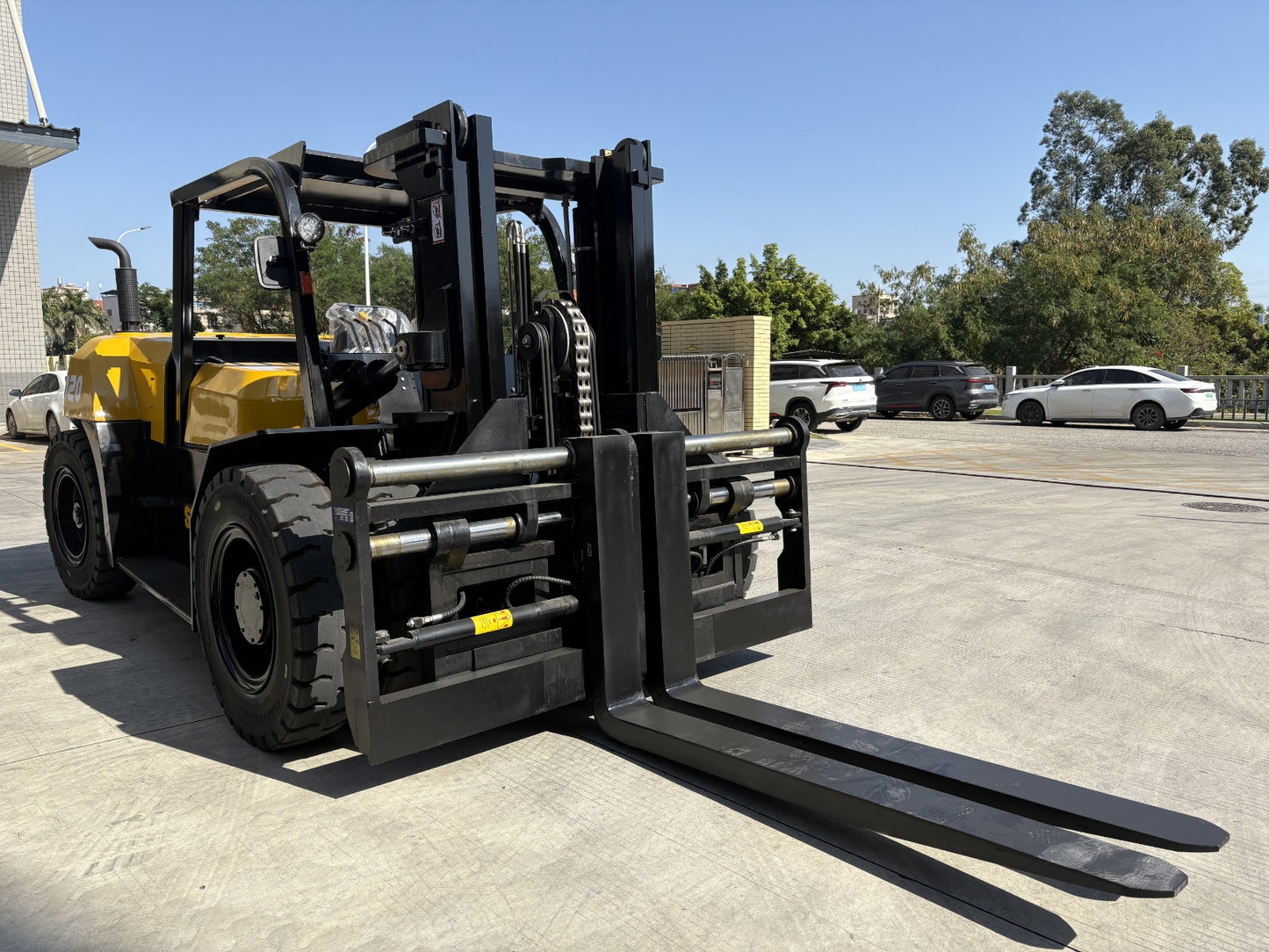 12ΤΟΝΝΟ  ISUZU ΚΙΝΗΤΗΡΑ ,(ΔΟΥΛΕΥΕΙ ΚΑΙ ΜΕΣΑ ΣΤΟ ΚΟΝΤΕΙΝΕΡ)